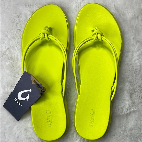 OluKai AKA FlipFlop Thong Sandal Women 11 NEW Wet Grip Citron Comfort Beach Pool - Picture 1 of 16